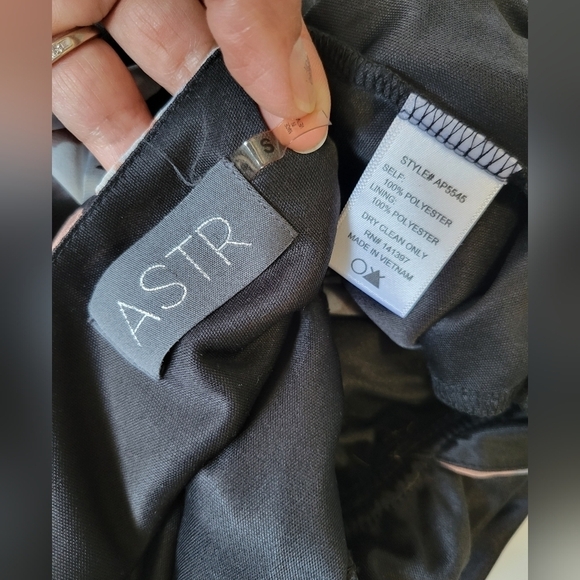 ASTR Surplice Front Romper in Black Size Small - Picture 6 of 10